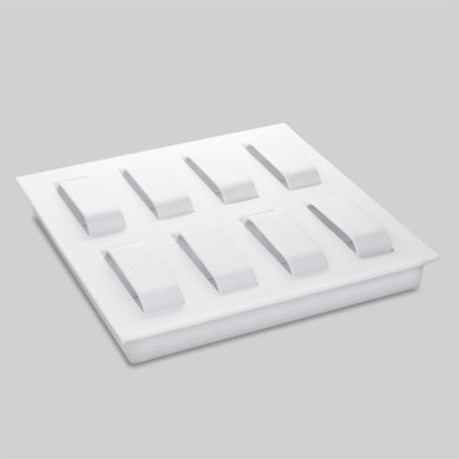 Intérieur avec 8 supports pour montes